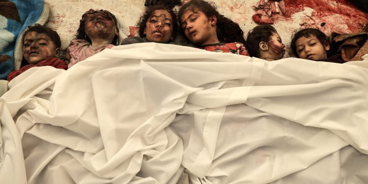 Tim Penyelamat Berhasil Mengeluarkan 160 Jenazah dari Bawah Reruntuhan dalam 24 Jam Terakhir