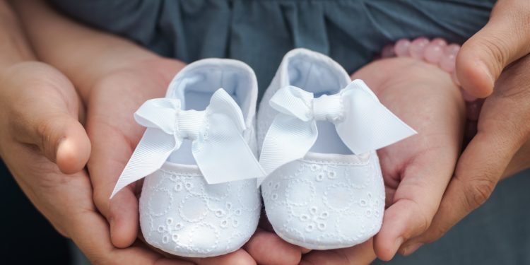 Warga Chile Letakkan Menggelar Sepatu Anak-Anak di depan Istana Presiden, Kecam Pembunuhan Israel terhadap Anak-Anak di Gaza