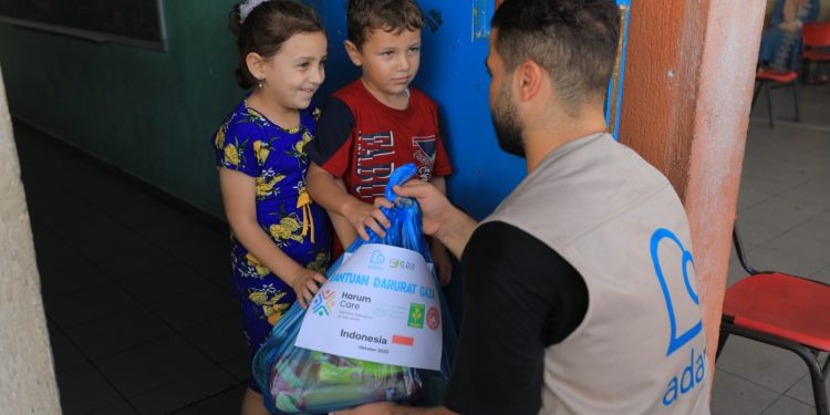 Distribusi Sembako untuk Para Pengungsi di Gaza Utara