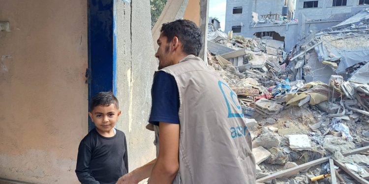 Adara Bagikan Makanan Siap Saji untuk Pengungsi di Gaza Utara