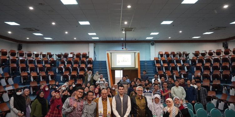 Adara adakan Diskusi Publik terkait dengan Agresi Gaza 2023 bersama dengan Serambi FHUI