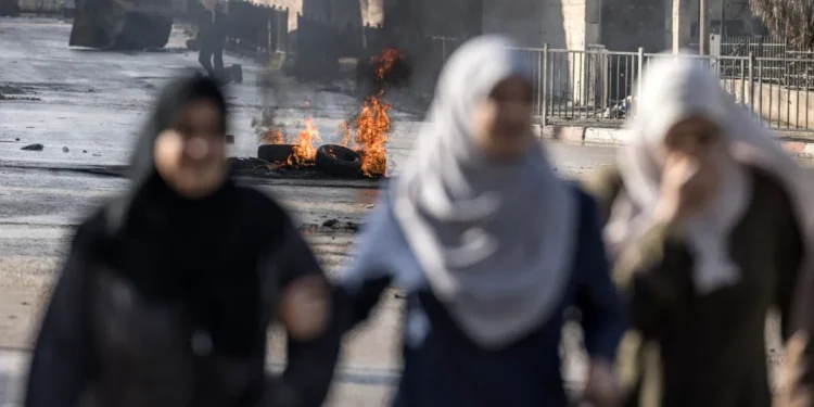 35 Orang Warga Palestina Ditangkap Pasukan Israel, Tiga di antaranya Perempuan