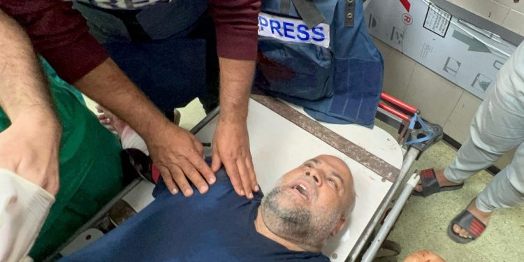 Serangan Udara Israel Sasar Sekolah Pengungsi di Gaza, Menyebabkan Jurnalis dan Warga Sipil Terluka