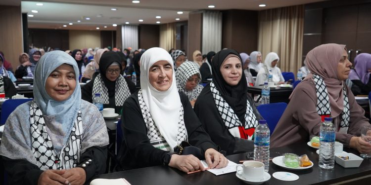 Tok! Eva Muzlifah menjadi Ketua Pertama Koalisi Da’iyah Indonesia