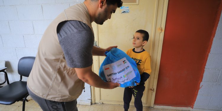 Krisis Kelaparan, Adara Distribusikan Bantuan Makanan Siap Saji di Khan Yunis, Gaza Selatan