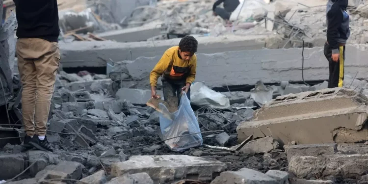 Israel Serang warga Gaza yang Antre untuk Menerima Bantuan 