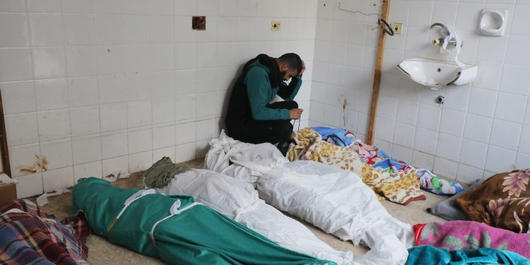 Intensitas Serangan Israel Meningkat: Pengungsi Palestina Dievakuasi dari Rumah Sakit Nasser di Khan Younis