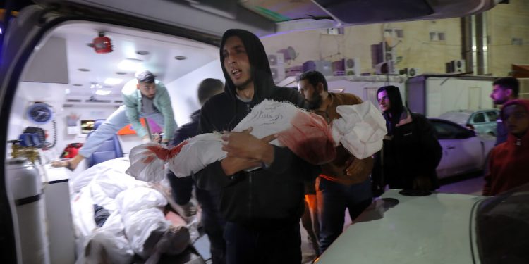 Israel Mengebom Rumah dan Memutus Aliran Air di Gaza