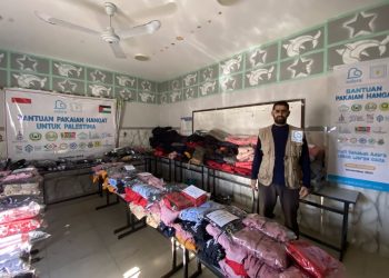Cuaca Ekstrem, Adara Salurkan Bantuan Pakaian Hangat di Rafah, Gaza Selatan