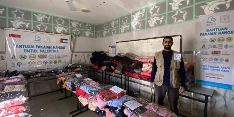 Cuaca Ekstrem, Adara Salurkan Bantuan Pakaian Hangat di Rafah, Gaza Selatan