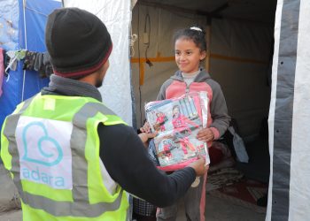 Tak Biarkan Gaza Membeku, Adara Kirimkan Bantuan Selimut dan Pakaian Hangat