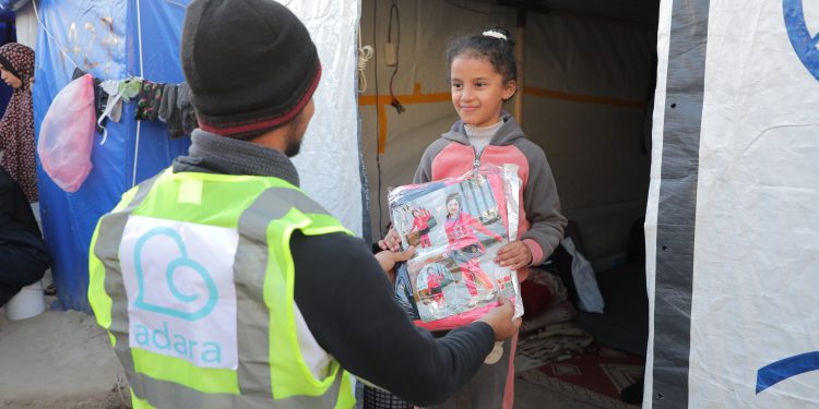 Tak Biarkan Gaza Membeku, Adara Kirimkan Bantuan Selimut dan Pakaian Hangat