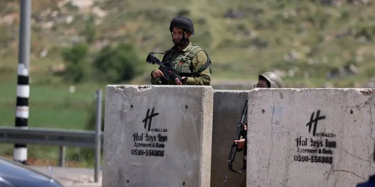 Pasukan Israel Menembakkan Gas Air Mata ke Sekolah Palestina di Tepi Barat