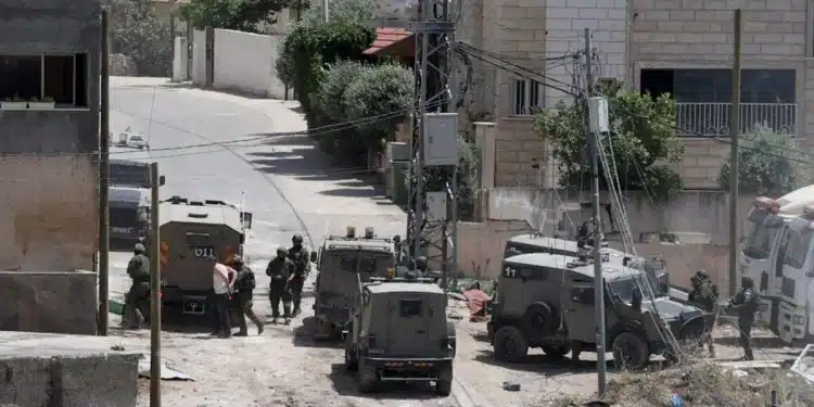 Israel Menangkap 25 Warga Palestina dalam Penggerebekan di Tepi Barat