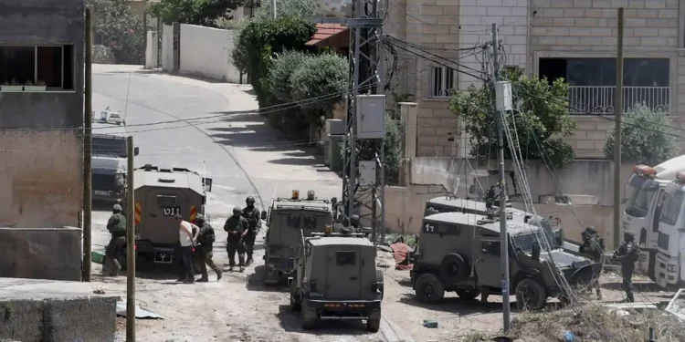 Israel Menangkap 28 Warga Palestina dalam Penggerebekan di Tepi Barat