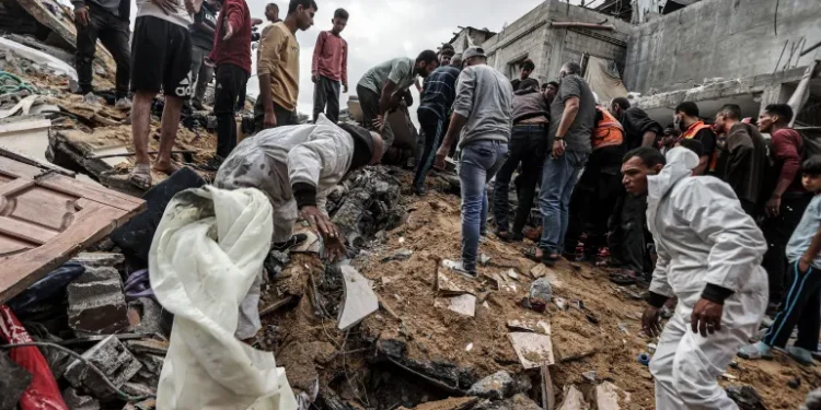 Lebih dari Setengah Juta Warga Palestina Melarikan Diri ketika Israel Meningkatkan serangan Terhadap Gaza