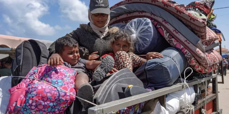 Defense for Children International (DCI) mengatakan pihaknya telah mendengar kesaksian dari tiga anak yang menggambarkan bagaimana mereka digunakan sebagai perisai manusia oleh pasukan Israel di Tepi Barat selama