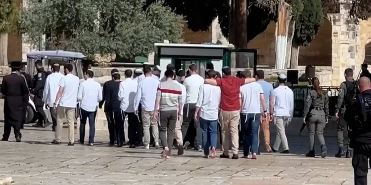 Sejumlah Pemukim Ilegal Israel Menyerbu Masjid Al-Aqsa di Al-Quds (Yerusalem)