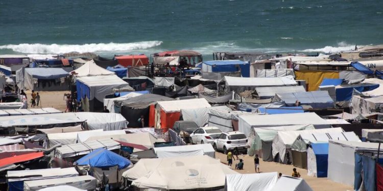 UNRWA Mengatakan 300.000 Warga Palestina telah Meninggalkan Rafah sejak Pekan Lalu