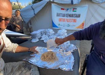 Penuhi Kebutuhan Daging Pengungsi, Adara Distribusikan Makanan Siap Saji di Khan Younis