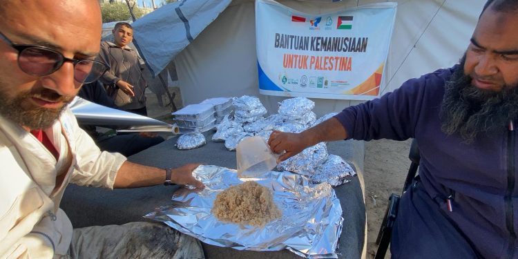 Penuhi Kebutuhan Daging Pengungsi, Adara Distribusikan Makanan Siap Saji di Khan Younis