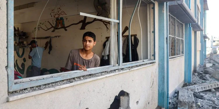 Israel Menjadikan 69% Sekolah yang Menampung Pengungsi di Gaza Sasaran Tembak Rudal