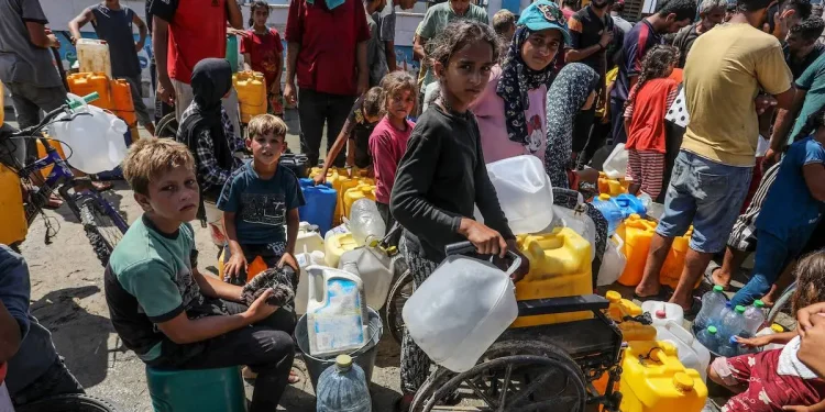 Anak-anak Gaza Menghabiskan 8 Jam per Hari untuk Mengumpulkan Makanan dan Air 