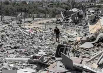 Update Hari ke-296: Gelombang Serangan Udara Menghantam Kota-Kota di Selatan dan Utara Gaza
