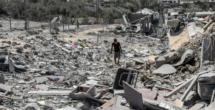 Update Hari ke-296: Gelombang Serangan Udara Menghantam Kota-Kota di Selatan dan Utara Gaza