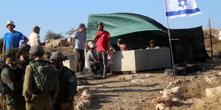 Pemukim Ilegal Mendirikan Pos Terdepan Baru di Dekat Khan al-Ahmar, Al-Quds (Yerusalem)