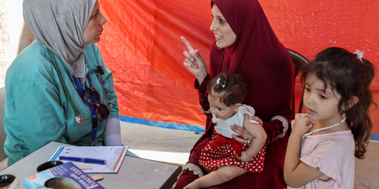 Anak-anak perempuan di Gaza memotong rambut mereka karena kekurangan sisir