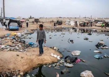Pembuangan Limbah Mengubah Garis Pantai Gaza Menjadi Coklat, Picu Kekhawatiran Wabah Penyakit