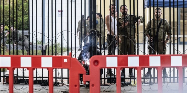 Penyiksaan Tawanan Gaza di Penjara Israel “Setetes Air di Lautan”