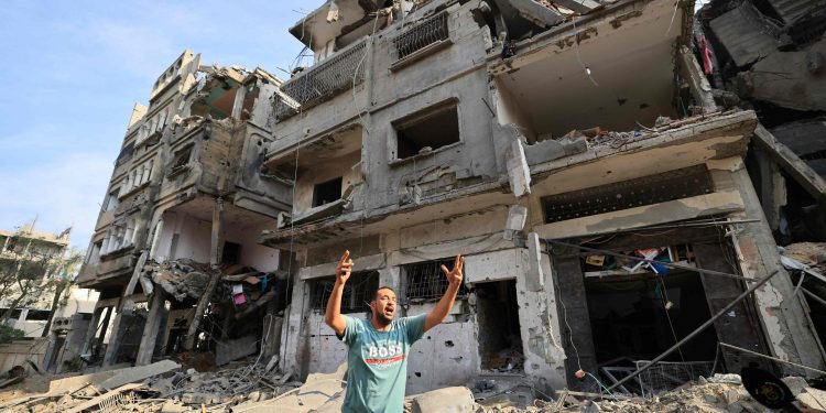 Setidaknya 15 Warga Palestina Terbunuh dalam Serangan Israel terhadap Sekolah di Gaza