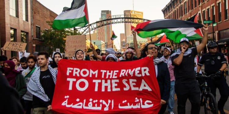 Bukan kekerasan.. Meta Mengizinkan Penggunaan Slogan Palestina “From the River to the Sea”