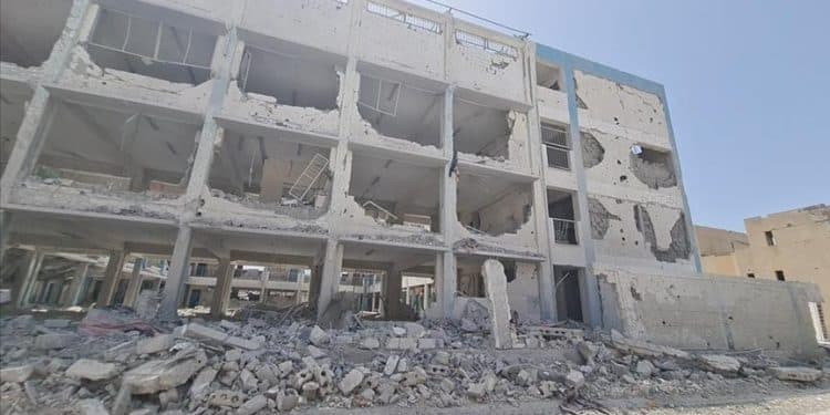 Israa Abu Mustafa: Secercah Harapan Bagi Anak Gaza yang Tengah Kehausan akan Ilmu