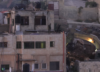 Tentara Israel Terekam Mendorong Mayat dari Atap Saat Serangan Mematikannya di Tepi Barat