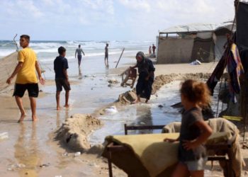 Rumah Sakit Terancam Berhenti Beroperasi dan Hujan Lebat Menambah Berat Penderitaan Warga Gaza