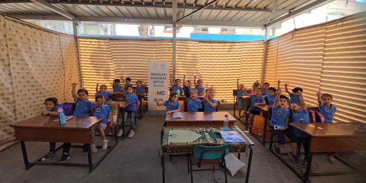 Mengejar Ketertinggalan Satu Tahun Ajaran, Adara Dirikan Sekolah Darurat untuk Anak-anak Gaza