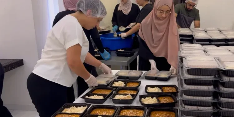 Seorang Dokter Lebanon Ubah Kliniknya Menjadi Dapur untuk Memberi Makan Pengungsi