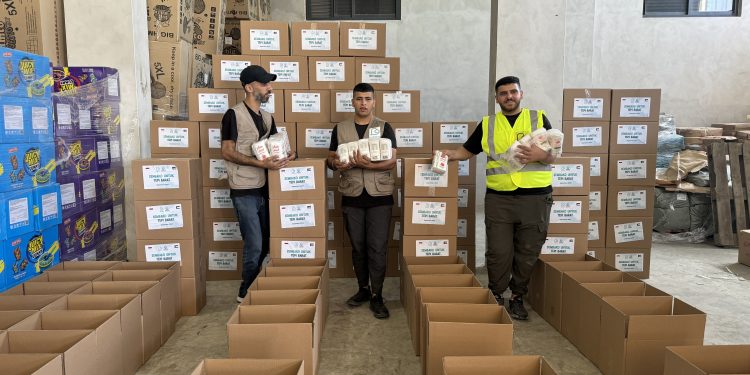 Tepi Barat Memanas, Adara Kirimkan Bantuan Air Bersih dan Sembako untuk Keluarga Palestina yang Terdampak