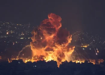 Israel Menyasar Bandara Beirut