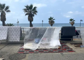 Kawasan Pejalan Kaki di Tepi Pantai Beirut Berubah Menjadi Tempat Perlindungan bagi Para Pengungsi