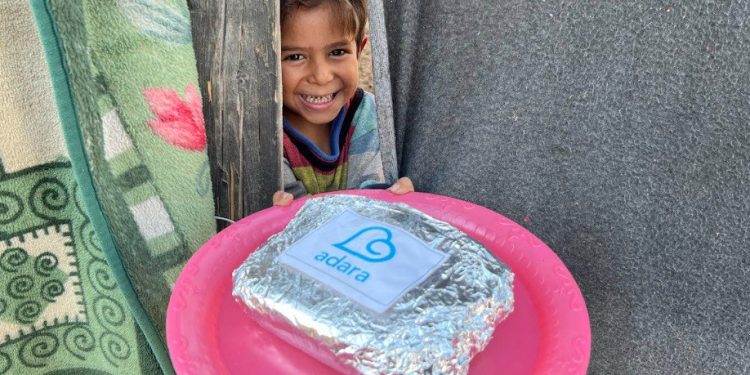 Kepeduliaan Tanpa Batas: Adara Kirimkan Bantuan Makanan Siap Saji untuk 644 Pengungsi Palestina di Khan Younis