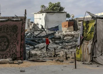 Demi Bertahan Hidup, Penduduk Gaza Menjual Pakaian Bekas dari Reruntuhan