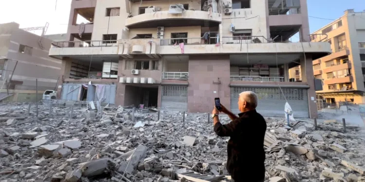 Update hari ke-392: Jet tempur Israel Mengebom Beirut dan 95 Orang Terbunuh di Gaza