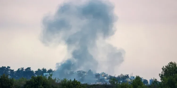 Gambar Menunjukkan Ledakan Dahsyat di Desa Perbatasan Lebanon Selatan