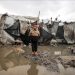 Hujan Lebat Menambah Penderitaan Warga Sipil yang Mengungsi di Gaza di Tengah Agresi Israel