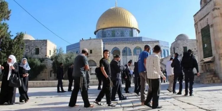 Puluhan Pemukim Yahudi Menodai Masjid Al-Aqsa