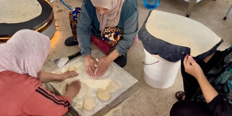 Roti Tradisional Menjadi Simbol Solidaritas di Pengungsian Lebanon